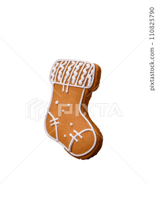 Beautiful delicious sweet winter Christmas gingerbread cookies on a bronze textured background Beautiful delicious sweet winter Christmas gingerbread cookies on a bronze textured background 110825790
