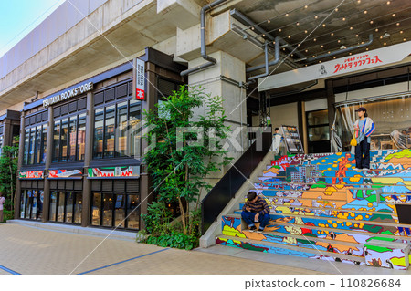 Urban landscape of Shimokitazawa, Setagaya Ward, Tokyo, Mandarin orange Shimokita 110826684