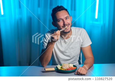 Unrecognizable man eating poke bowl with salmon,avocado,seaweed 110827520