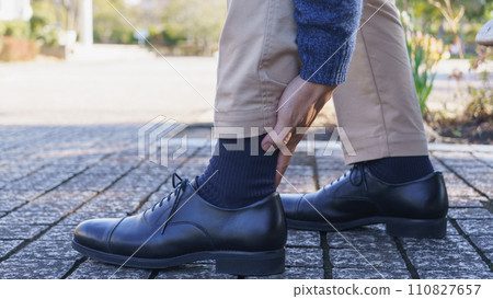 A man with foot pain | Image of shoe blisters, foot fatigue, etc. A man with foot pain | Image of shoe blisters, foot fatigue, etc. 110827657
