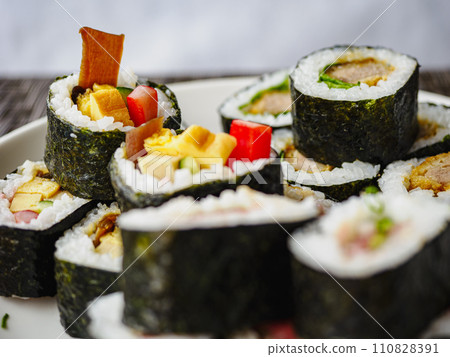 Tasty sushi rolls 110828391