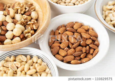 Assorted nuts 110829575