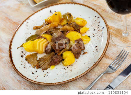 Traditional dish of French cuisine is Beef bourguignon 110831104