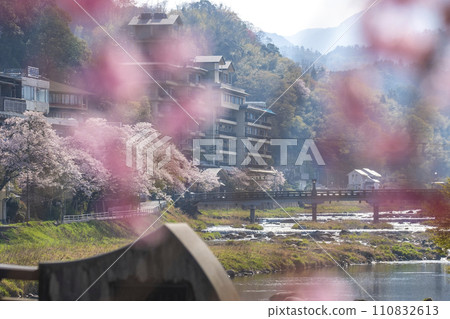 Spring scenery of Misasa Onsen 110832613