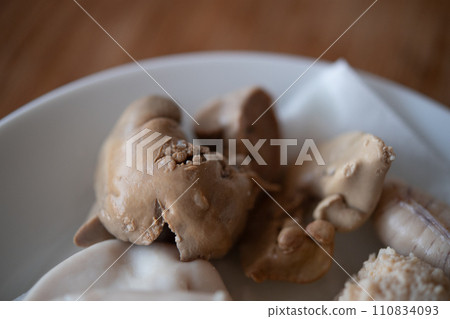 準備好的鱸魚肝 110834093