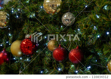Decorated Christmas tree with lighting and X'mas ball background 110834312