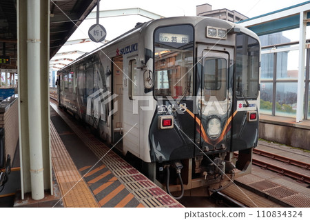 若狹鐵道彩券 WT3000 號在鳥取站停靠 110834324