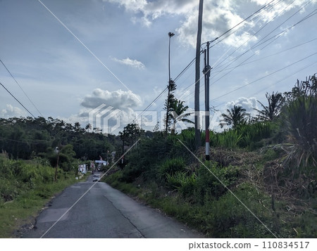 Street on the edge of town 110834517