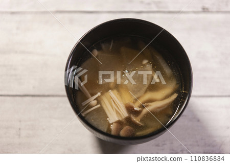 Mushroom miso soup 110836884