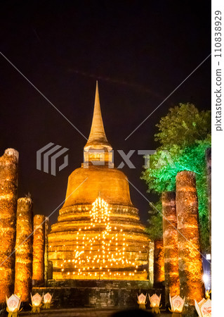 Loy Khrathong festival in Sukhothai historical park, Thailand Loy Khrathong festival in Sukhothai historical park, Thailand 110838929