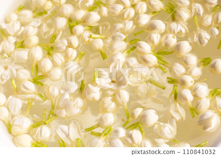 Thai jasmine flower in water 110841032