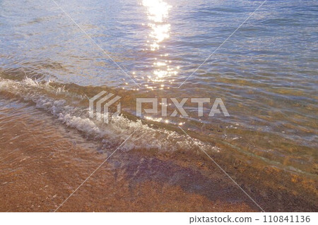 Glittering waves 110841136