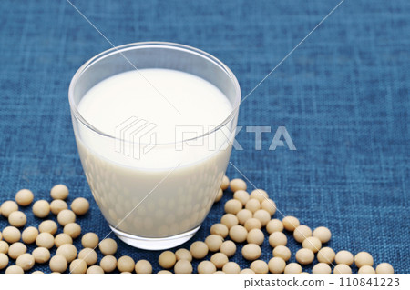 Soy milk 110841223