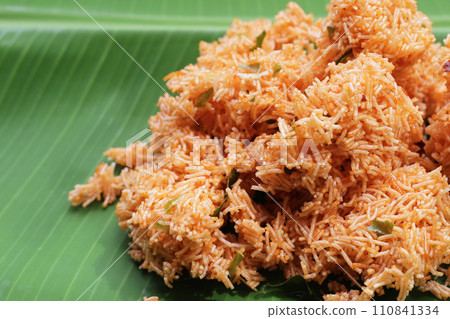 Sweet and sour crispy noodles 110841334