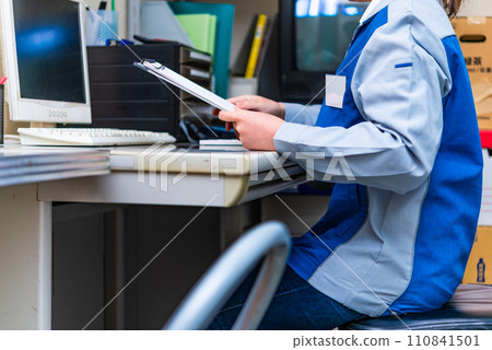 People working in backyard office space People working in backyard office space 110841501