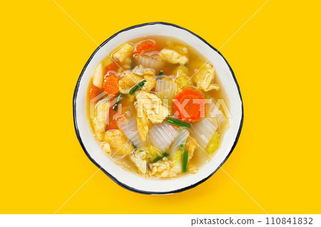 Clear soup with omelet and tofu 110841832