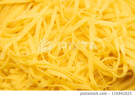 Fresh pasta [flat noodles, tagliatelle] 110842025