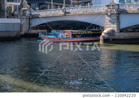 Aqualiner passing under Namba Bridge 110842210