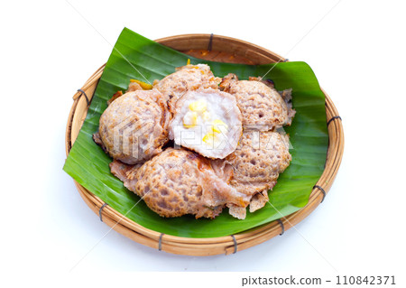 Khanom Krok, Thai coconut milk dessert. Coconut rice pancake Khanom Krok, Thai coconut milk dessert. Coconut rice pancake 110842371