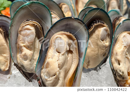 Mussels on ice. Fresh seafood 110842422