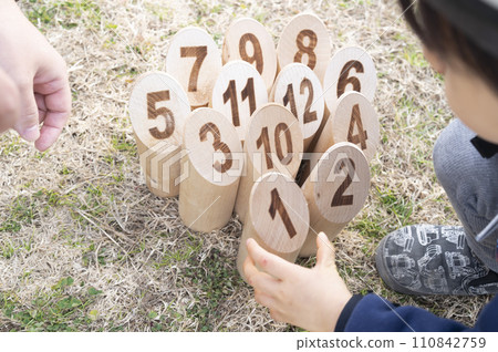 Molukk skittles lined up with children 110842759