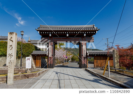 京都空海光明寺的駒門（正門） 110842890