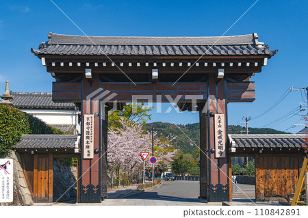 京都空海光明寺的駒門(正門) 京都空海光明寺的駒門(正門) 110842891