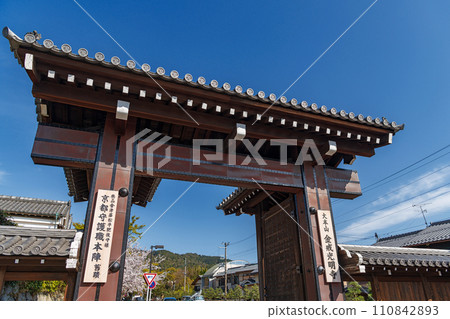 京都空海光明寺的駒門(正門) 京都空海光明寺的駒門(正門) 110842893