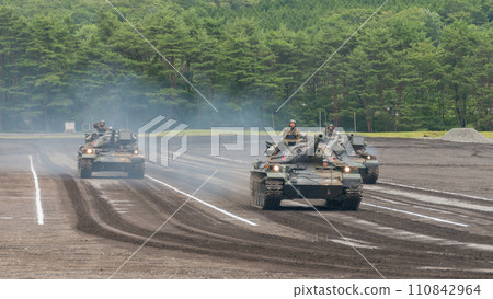 陸上自衛隊評估支援隊74式戰車行駛 陸上自衛隊評估支援隊74式戰車行駛 110842964