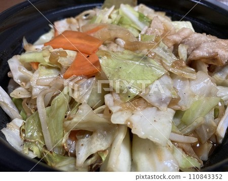 在便當店點的“炒肉和蔬菜” 110843352