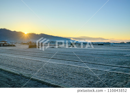 [Winter Azumino] Sunrise [Ikeda Town, Kitaazumi District] 110843852