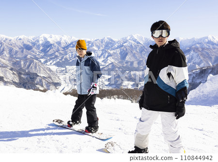 children enjoying snowboarding 110844942