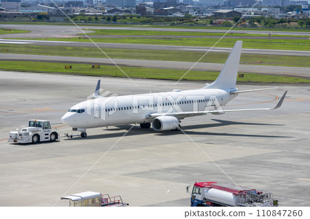 Boeing 737 being pushed back at Itami Airport Boeing 737 being pushed back at Itami Airport 110847260