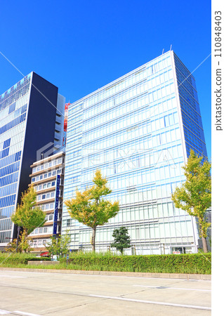 Scenery around Sakuradori, Nagoya City, Aichi Prefecture, lined with many skyscrapers 110848403