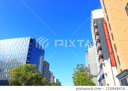 愛知縣名古屋市櫻通週邊的風景,林立著許多摩天大樓 愛知縣名古屋市櫻通週邊的風景,林立著許多摩天大樓 110848418