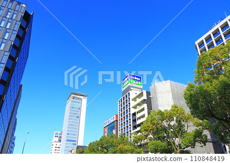 愛知縣名古屋市櫻通週邊的風景,林立著許多摩天大樓 愛知縣名古屋市櫻通週邊的風景,林立著許多摩天大樓 110848419
