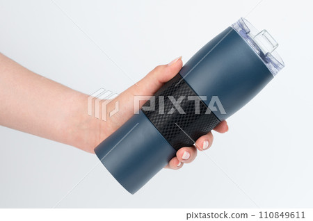 Metal blue mug in hand 110849611