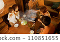 Three-generation family dining table/Gathering together over hot pot dishes (overhead view) 110851655