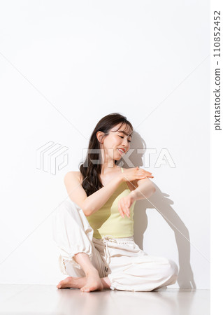 young woman in sportswear young woman in sportswear 110852452
