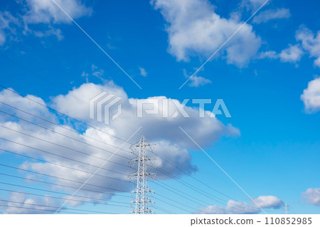 Blue sky and high pressure steel tower 110852985