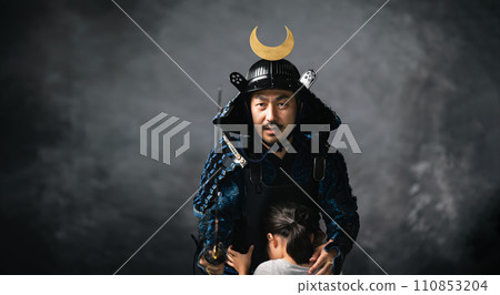 保護少女的武士 110853204