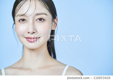 Beauty image/young woman 110853420