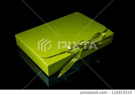 Man gift concept. gift box with luxury bow on dark background. Horizontal with copy space. Man gift concept. gift box with luxury bow on dark background. Horizontal with copy space. 110853524