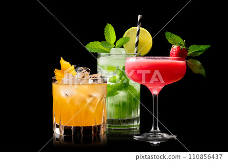 Set and collection of classic alcohol cocktails or mocktail isolated on white background with fresh summer fruits Set and collection of classic alcohol cocktails or mocktail isolated on white background with fresh summer fruits 110856437
