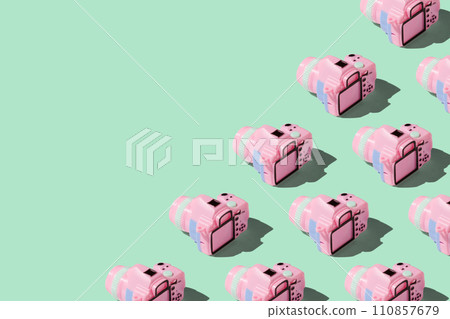Pattern with SLR camera on pastel color background Pattern with SLR camera on pastel color background 110857679