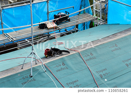 Detached house roof repair 110858261