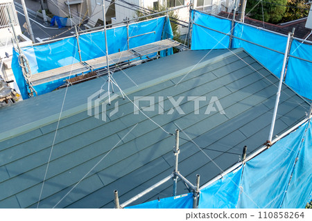 Detached house roof repair Detached house roof repair 110858264