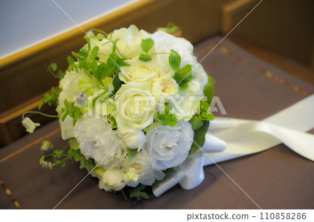 婚禮新娘玫瑰花束 110858286