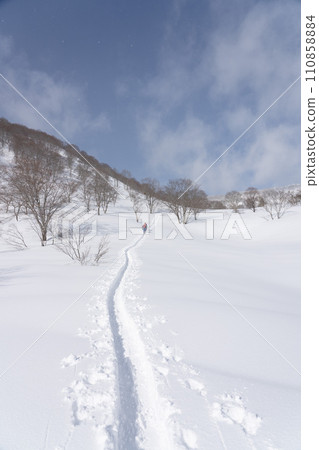 山地滑雪貼紙攀爬痕跡 山地滑雪貼紙攀爬痕跡 110858884