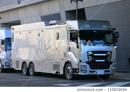 Broadcast relay vehicle image 110859084